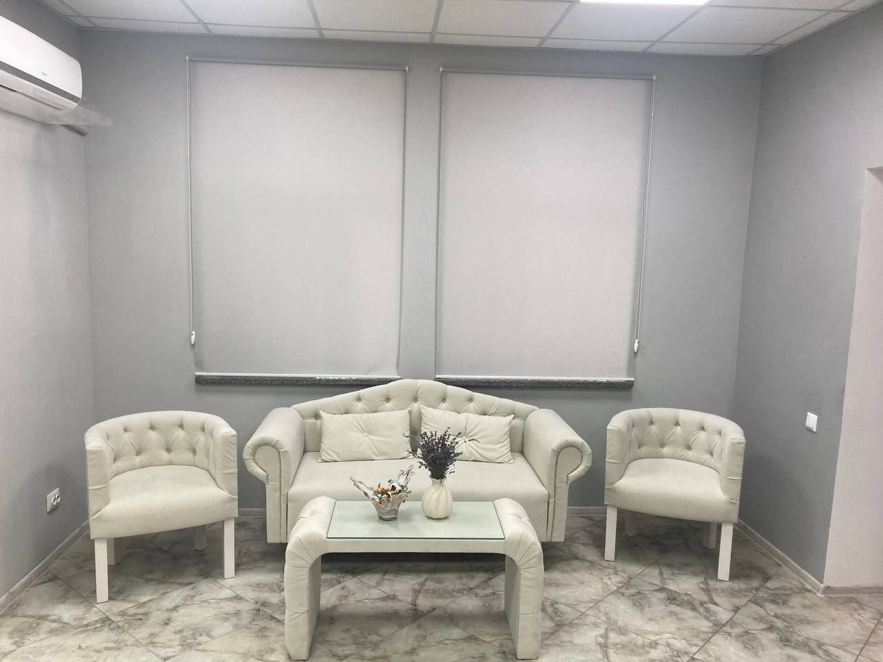 Зона очікування клініки Glamour Beauty Pro